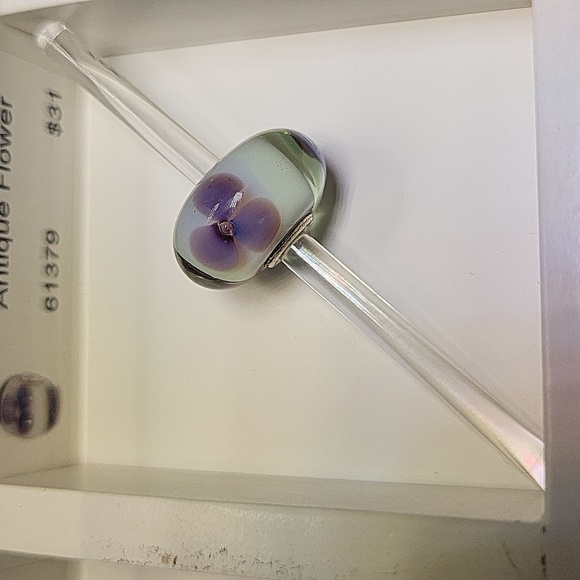 Trollbeads Antique Flower Bead - Picture 2 of 2